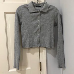 Brandy Melville cotton OS light gray long sleeve button down top.